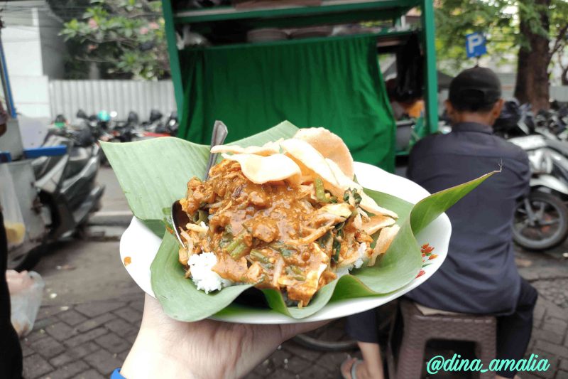 Sehari Bersama Ibu: Kesehatan Gratis dan Gado-Gado Lezat